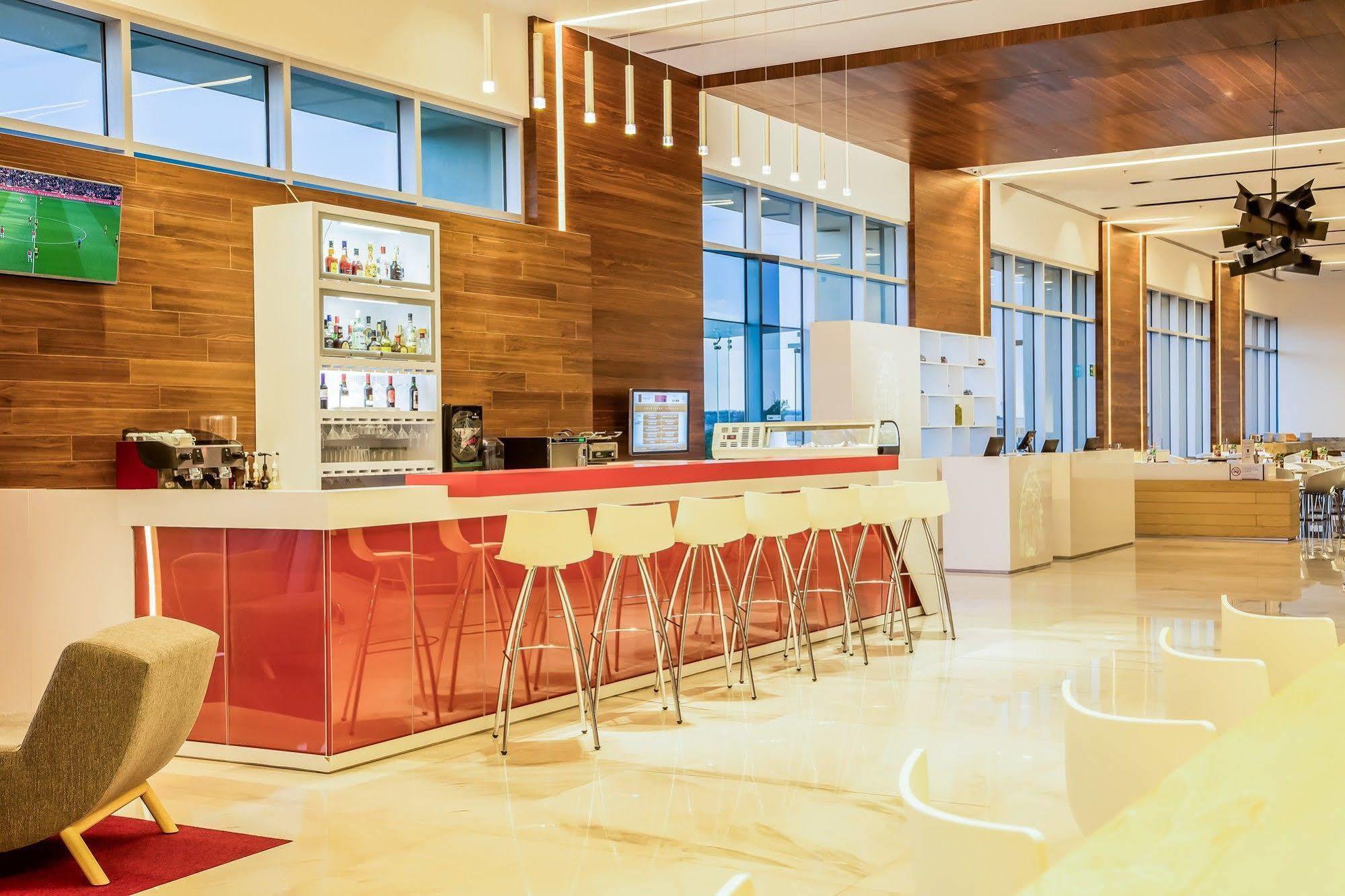 Fiesta Inn Pachuca Gran Patio Exterior photo